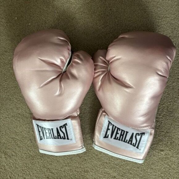 Everlast 12 Ounce Wrist Strap Training Gloves *Open Package* - Picture 7 of 8